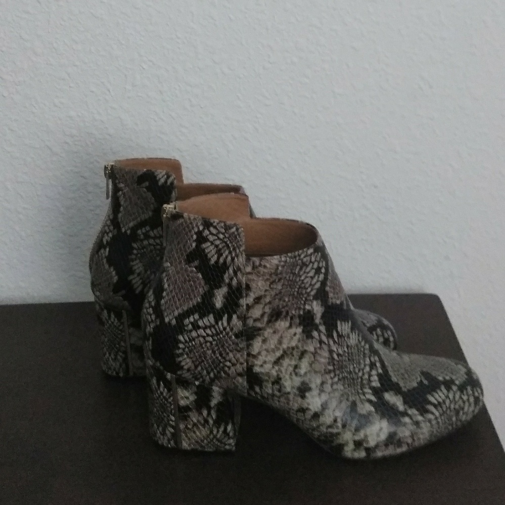 Boot - Picture 2 of 6